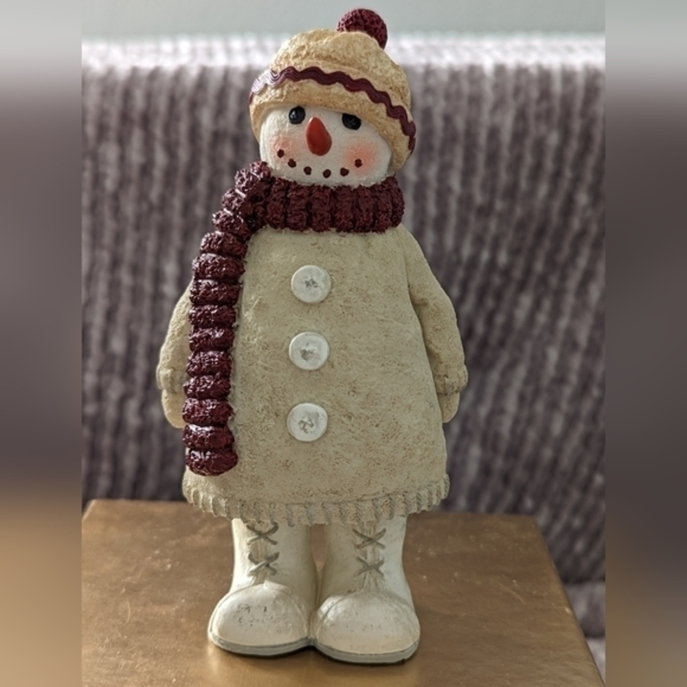 Vintage Snowperson With Boots, Hat And‎ Scarf Neutral Colors Resin Figurine 5"